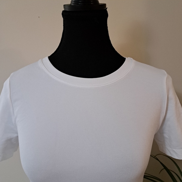 Set Of 2 Tahari Tees Smoothing T-shirts Black White Women's Size Small Crewneck - Picture 10 of 16